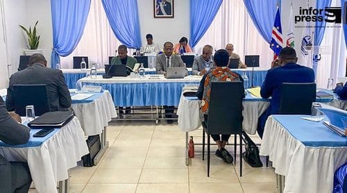 Praia: Presidente da câmara municipal diz que fundo de financiamento municipal não cobre salários