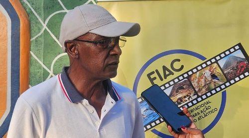 Mestre em Arte Decorativa acredita na defesa da acção climática através do cinema e com a juventude   