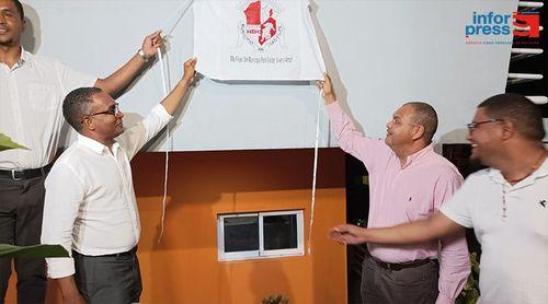 São Filipe: Nuías Silva inaugura praça com parque infantil e internet gratuita em Terra Branca