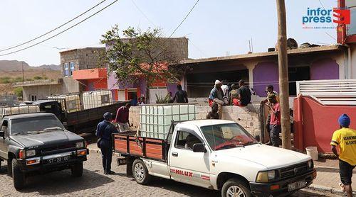 Família de Ribeirão Chiqueiro perde pertences em incêndio e critica ausência dos bombeiros