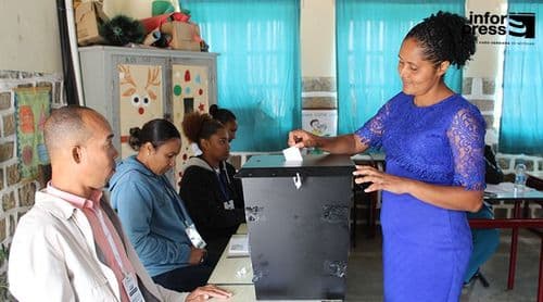 Legislativas2026/Brava: Ivone Cardoso apela à participação massiva dos eleitores após exercer direito de voto