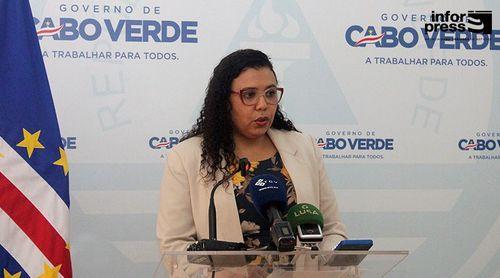 Ministra de Estado e da Defesa Nacional anuncia chegada da aeronave King Air 360 ER