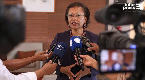 Governo reforça lei de lavagem de capitais para proteger sistema financeiro - ministra da Justiça (c/áudio)