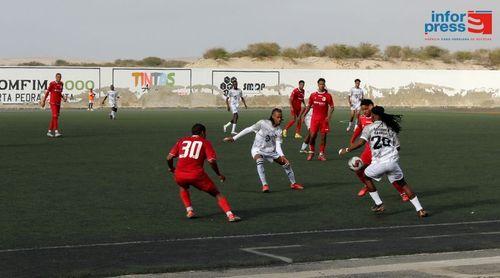 Futebol/Campeonato CV: Académica da Praia vence Sal Rei (2-1) com golo tardio de Yannick