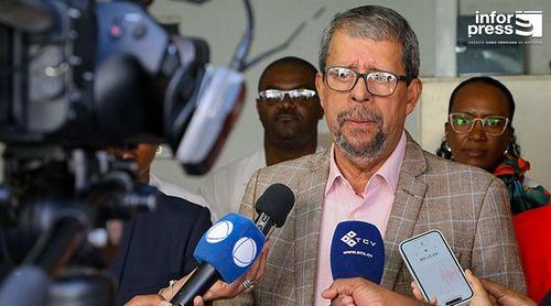 Ministro da Saúde promete solução provisória para dificuldades do Bloco Operatório do HUAN (c/áudio)