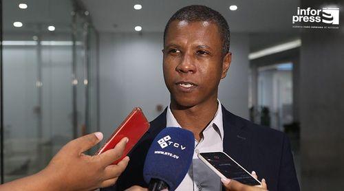 Livro de José Carlos Teixeira analisa impactos da dívida pública na banca e na economia de Cabo Verde