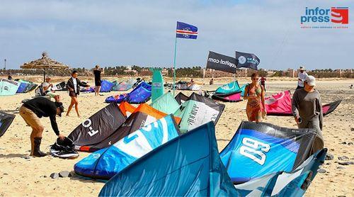 Mundial de Kite-surf: Competição pendente e à espera pelo regresso das ondas e vagas à Ponta Preta