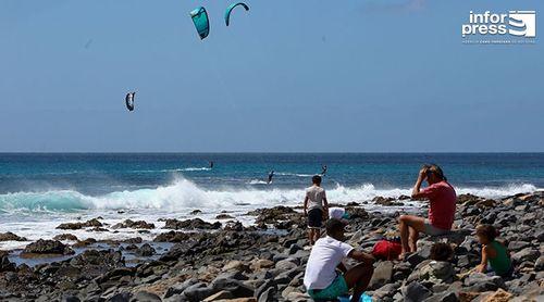 Mundial de kite surf: Airton Cozzolino e Mitú Monteiro protagonizam o primeiro duelo de campeões