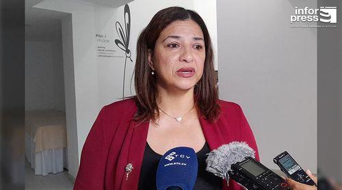 Secretária de Estado considera que é preciso repensar modelo social que se deve implementar dentro das escolas