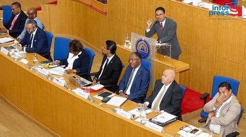 Parlamento: MpD acusa Governo de gastar margem financeira herdada e aumentar défice sem reformas