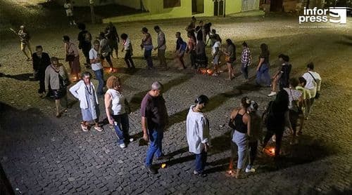 São Filipe: Luminária reúne fiéis no átrio da Igreja Matriz em ambiente de devoção e promessas