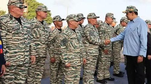 Presidente venezuelano convoca reservistas, milicianos e jovens aos quartéis