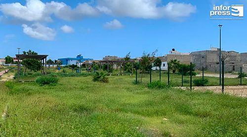 Maio: Moradores reclamam de abandono de praça e acumulação de lixo em ribeira