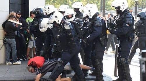 Pelo menos 600 detidos e 400 liceus encerrados devido a protestos estudantis em França