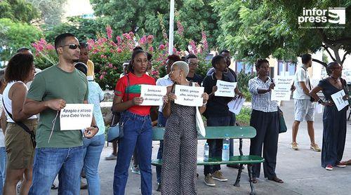 Praia: Manifestação de protesto contra cortes de energia com fraca participação