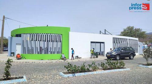Porto Novo/Dia Nacional das Peixeiras: Classe continua a vender pescado nas ruas - mercado mantém-se fechado