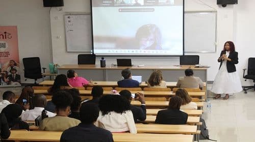Mia Couto defende papel da imaginação na ciência e desafia jovens a transformar o mundo