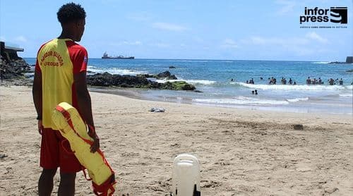 Praias da capital sem prancha, sem kits de primeiros socorros e sem vigilância - alertam nadadores-salvadores