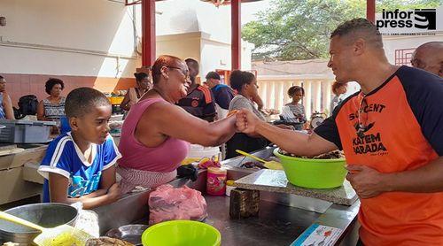 Autárquicas 2024/São Vicente: Nelson Lopes foi ao mercado de peixe levar promessa de reabilitação e infra-estrutura de gelo