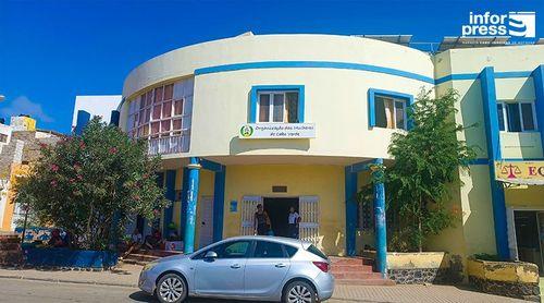 São Vicente: Consulado de Cabo Verde em Abidjan apoia OMCV com 500 contos para reabilitação de 13 casas
