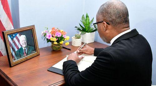 Primeiro-ministro presta homenagem ao falecido presidente dos EUA James Carter 