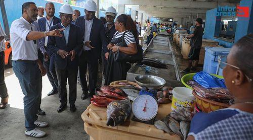 Primeiro-ministro realça importância do Complexo de Pesca da Praia e promete melhorias estruturais