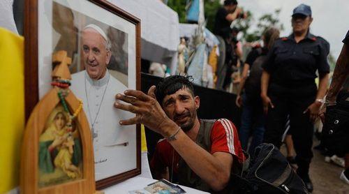 Argentinos acreditam na recuperação do Papa mas também se preparam para o pior