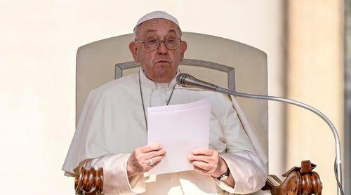 Papa interrompe leitura da homilia por “dificuldades respiratórias”