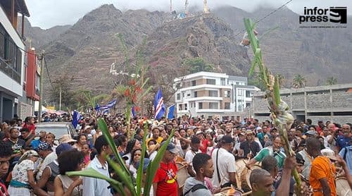 Paul/Dia do Município: Entre tambores, cânticos e oração, milhares de fiéis conduzem Santo António de regresso à Cidade das Pombas