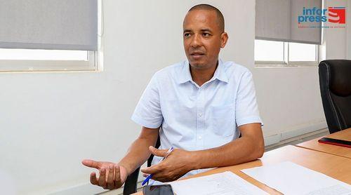 Escritor defende promoção do hábito de leitura e ensino da língua cabo-verdiana para fortalecer mercado literário