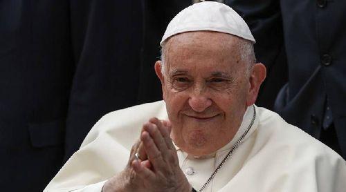 Médico que acompanhou o papa confirma que Francisco correu risco de vida
