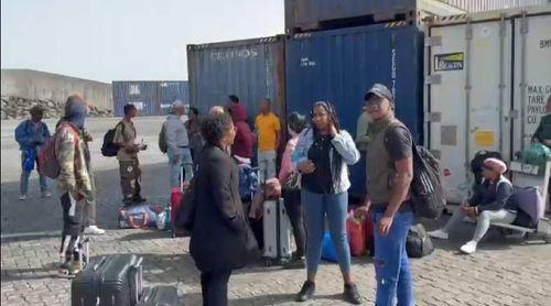 Passageiros da CV Interilhas retidos na Boa Vista sem informação e suporte (c/áudio)