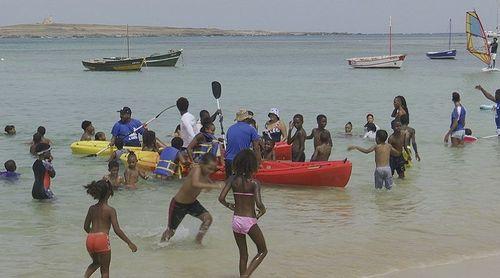 Boa Vista: Fundação Tartaruga abre 5.ª edição do Curso de Natação e reforça compromisso com o mar
