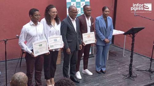 Vencedores da 3.ª edição do Prémio Científico recebem galardão em cerimónia presidida pelo PM