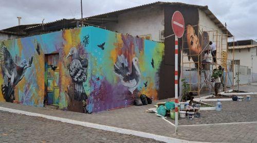 Programa “Colorir a Praia” inicia com pintura de fachadas no bairro de Terra Branca