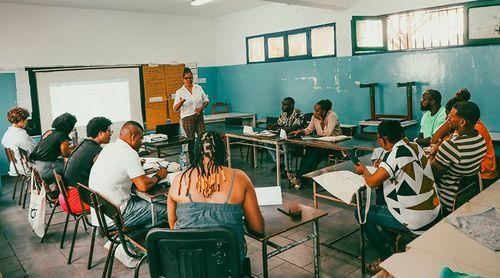 Projecto “Nha bairro, nha responsabilidade” aposta na capacitação das associações para transformar comunidades (c/áudio)