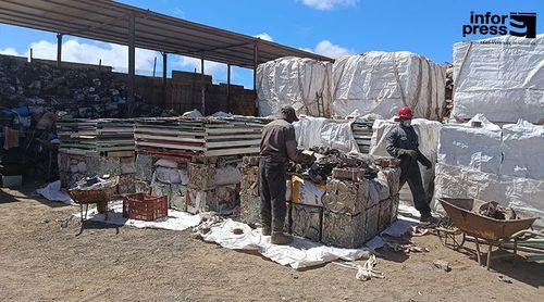 REPORTAGEM/Entre sucata e oportunidades: mentor revela percurso de vida por detrás de projecto de reciclagem