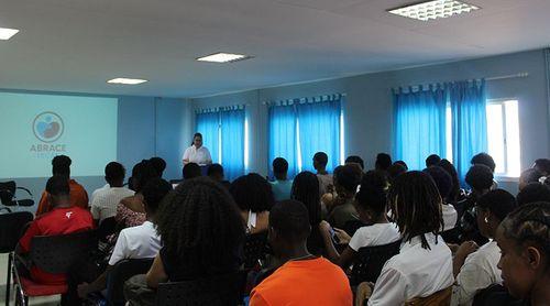 ISCEE apela ao Governo bolsa de estudo completo destinada a estudantes vulneráveis