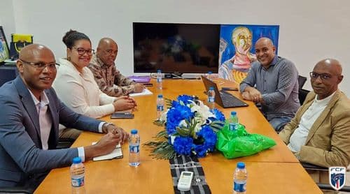 Ribeira Grande: Presidente da câmara apresenta projectos para desenvolvimento de infra-estruturas desportivas à FCF
