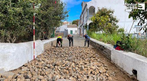 Brava:  Autarquia retoma obras de requalificação na rua do antigo mini-mercado Poupança