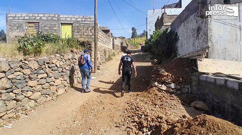 Porto Novo: Jovens da Companhia preocupados com paralisação das obras das placas desportivas
