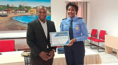 Câmara de São Miguel homenageia comandante cessante da Esquadra da Polícia Nacional