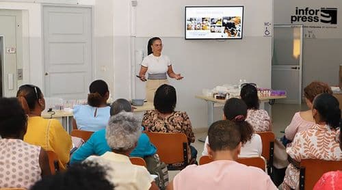 Adevic capacita mulheres no ramo de produção de velas, sabonetes e perfumarias