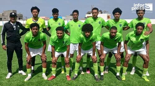 Futebol/Campeonato CV: Santo Crucifixo procura primeira vitória frente ao líder Palmeira
