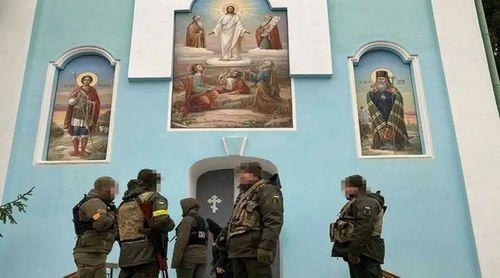  Polícia russa detém 70 cidadãos em São Petersburgo por rezarem por Zelensky