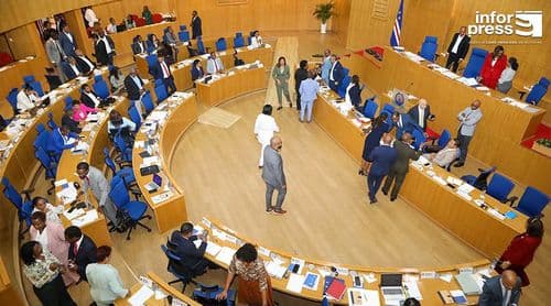 Parlamento: Governo diz ter encontrado “cofres vazios” e acusa MpD de “ilusão” com equilíbrio nas contas públicas