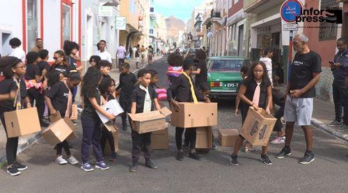 São Vicente: “Teatro Largod” conquista mais uma vez público mindelense com construção de personagens na Rua de Lisboa
