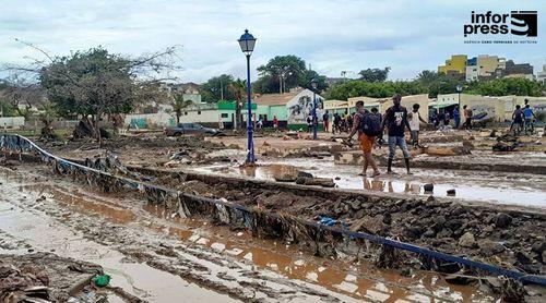 São Vicente: Praça Dom Luís recebe homenagem às vítimas da tempestade Erin
