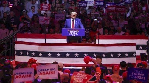 Trump planeia grandes centros de detenção para imigrantes antes de expulsão