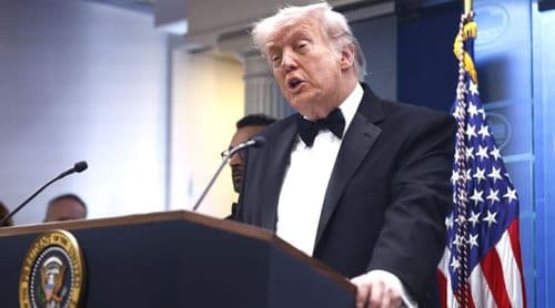 Trump diz que não ficou preocupado quando soube de tiros em jantar de gala